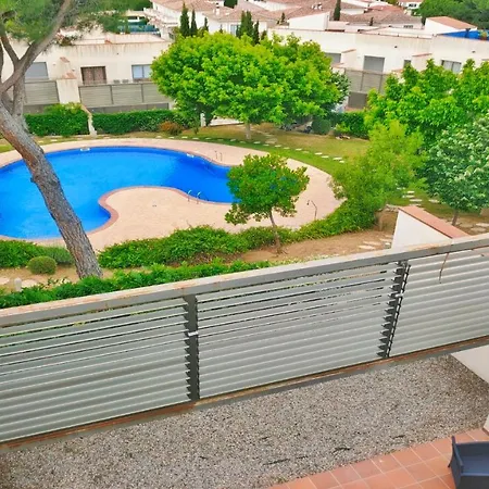 Vacay Mickey, Piscina Compartida, Sol, En La Costa Brava, L'escala! Hébergement de vacances *